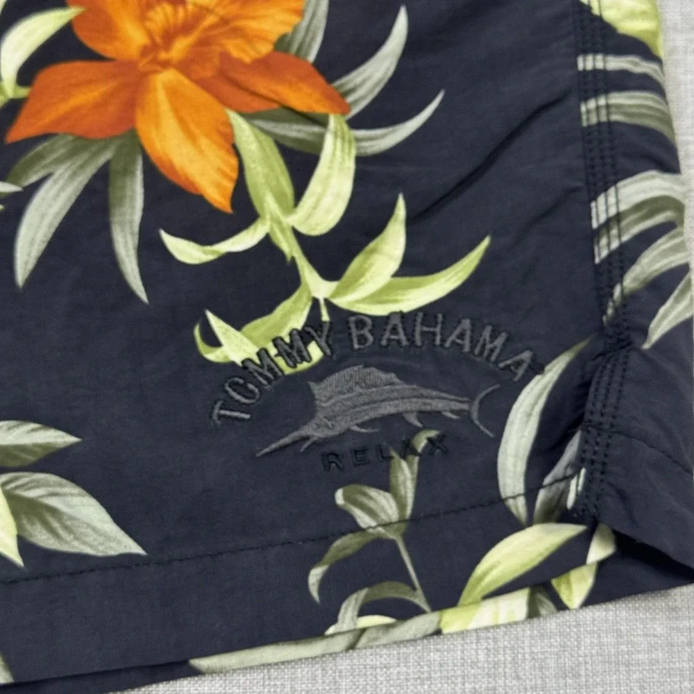 Tommy Bahama Swim Trunks Shorts Mens M Blue Floral Drawstring Built-In Brief
